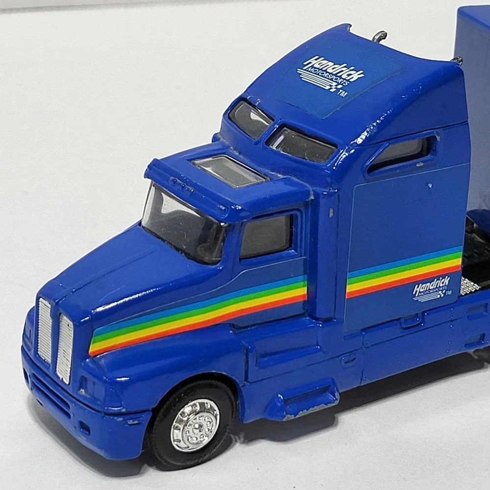 Jeff Gordon 24 DuPont Hendrick Motorsports Racing Hauler Semi Truck 1:64 Scale